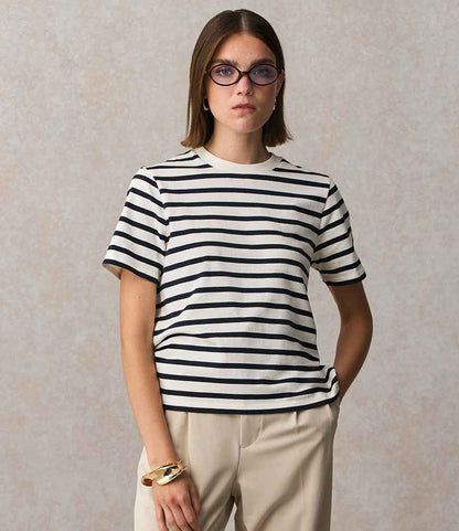 04776 Off White/Navy Model