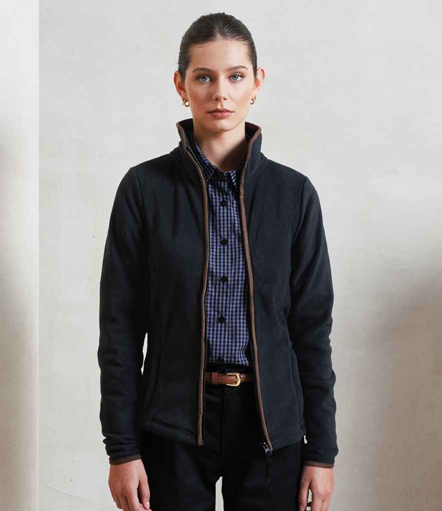 PR824 Black/Brown Model