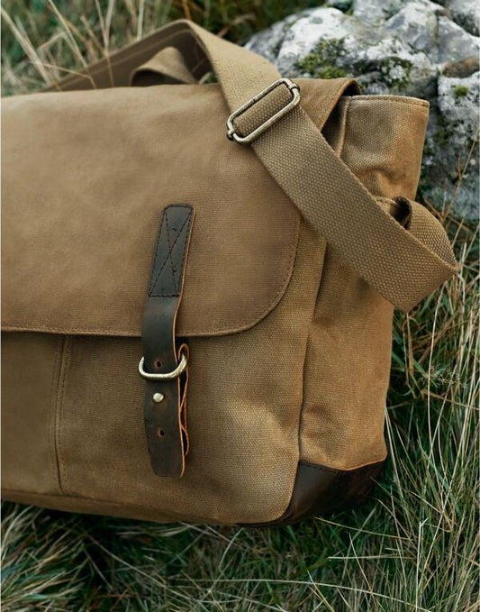 Quadra Heritage Waxed Canvas Messenger
